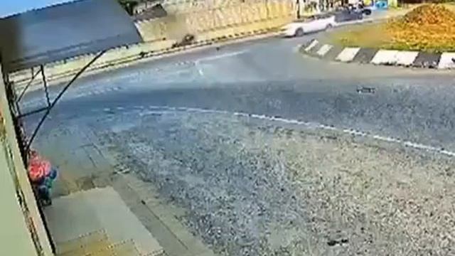 Под Нальчиком мотоциклист разбился насмерть об стену смотреть онлайн