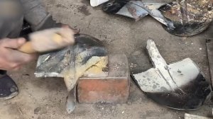 Процесс массового производства лопат. Пакистан