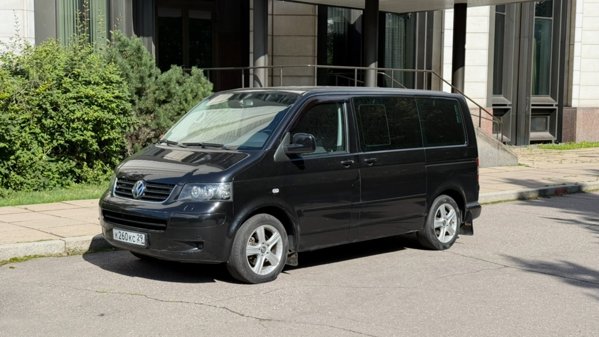 VOLKSWAGEN Multivan 2.5 TDi Автомат 174 л.с. смотреть онлайн