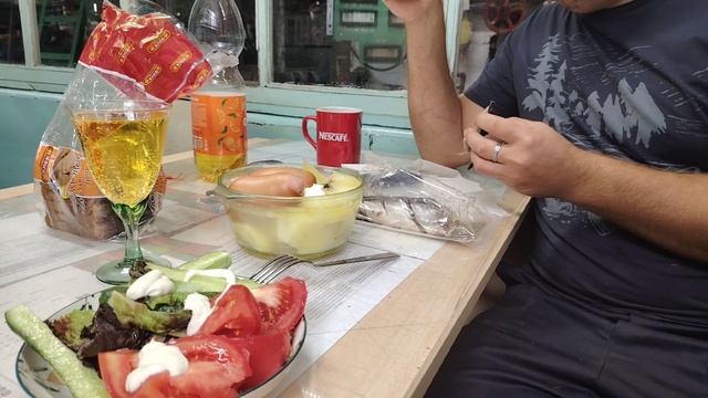 Совместный обед на работе. смотреть онлайн