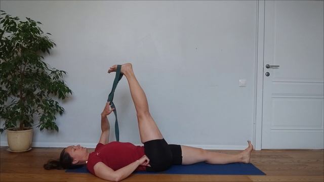 Урок по йоге #1 вытяжение ног, наклон таза для здоровья поясницы