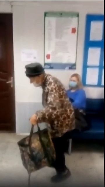 бабка орёт в больнице