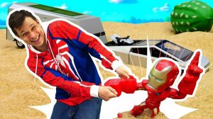 Железный Человек в песке: супергерои спасают друг друга!