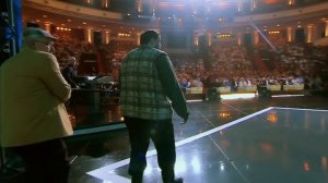 это не огород пашут это у них музыка такая