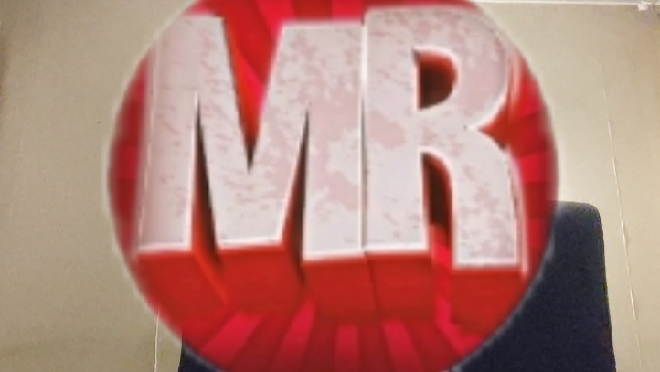 Me Gugy показывает лицо