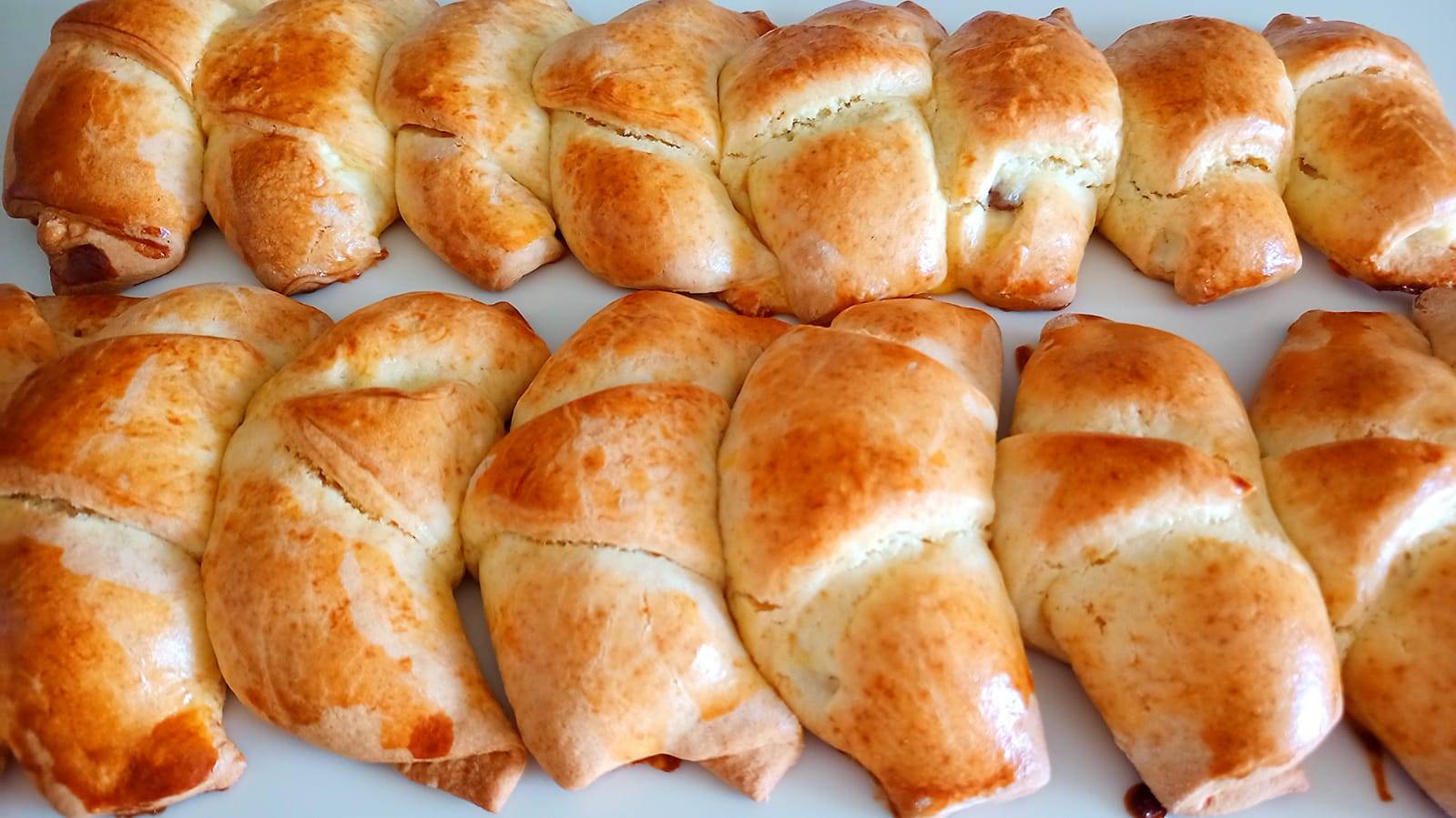 Творожные рогалики с изюмом. Рецепт домашних рогаликов с творогом! смотреть онлайн