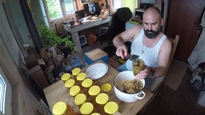Деревня Соснино (откачка мёда)