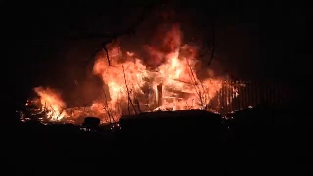 Пожар в Саратове (Рахова/Ульяновская) смотреть онлайн