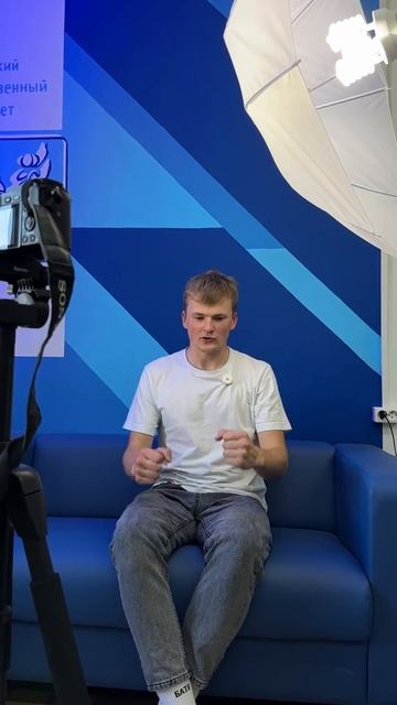 Проводим кастинг на роль первокурсника ВоГУ! Знакомьтесь с первым кандидатом. Берем? смотреть онлайн