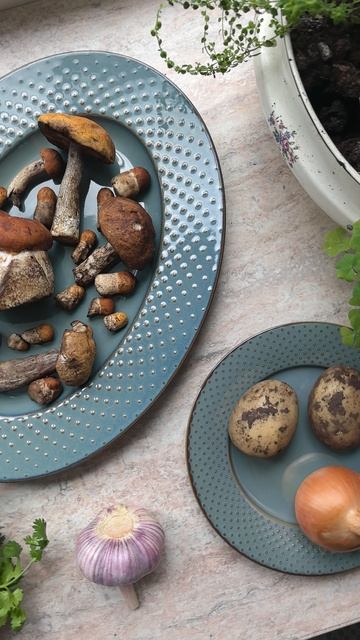 Блюдо сервировочное из фарфора Dots