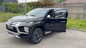 Выдали Mitsubishi MONTERO SPORT V6, 3.0л, бензин, новый, из Дубая