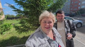 На ярмарке  угостили бабушку колбасой. Наводим порядок на даче.