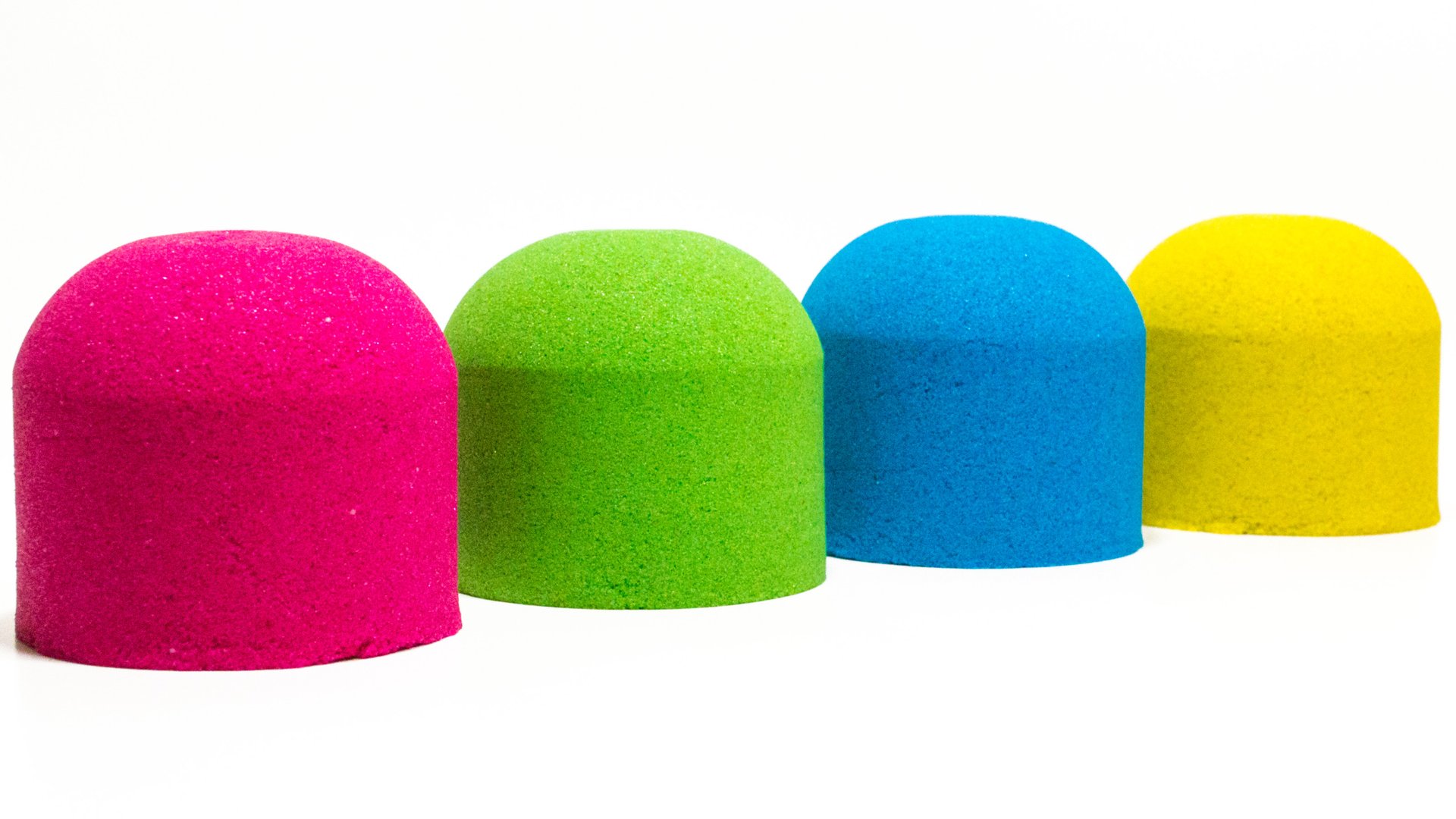 УЧИМ ЦВЕТА Сюрпризы из КИНЕТИЧЕСКОГО ПЕСКА с игрушками СМЕШАРИКИ ФИКСИКИ МАША И МЕДВЕДЬ И ЛУНТИК