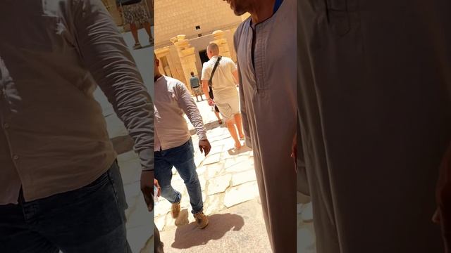 Гуляем по храму Хатшепсут в Дейр-эль-Бахри (Джесер-Джесеру) / Египет смотреть онлайн