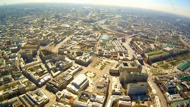 Над Красной площадью в Москве смотреть онлайн