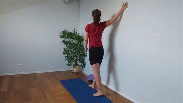 Урок по йоге #2 учимся разворачивать плечи, отводить их назад и поднимать грудную клетку вверх