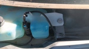 Замена резинового уплотнителя жабо "Весты" и установка защитной сетки вентилятора.