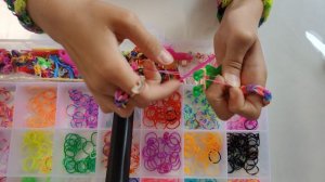 как сплести кольцо бантик из резиночек