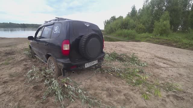 Застрял трактор. Ну и Шнива тоже...