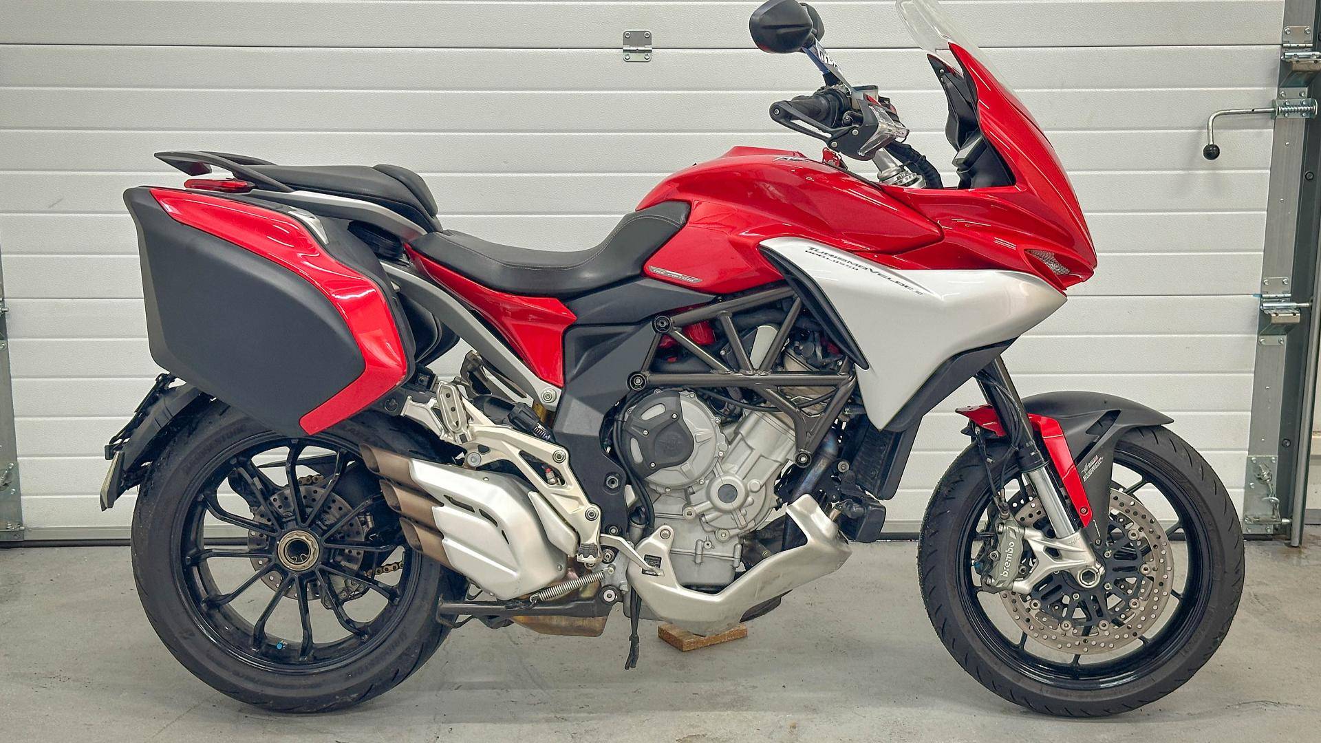 MV Agusta TURISMO VELOCE 800R - ZCGT310ABGV001212 смотреть онлайн