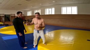 Мощнейший удар для драки, броска и вышибания дверей. Сценарий уличного боя