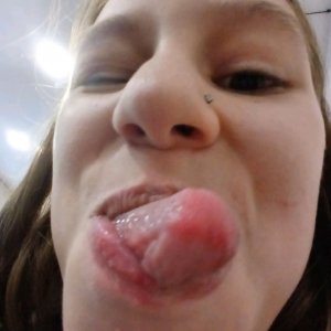 общаемся,а я молчу из-за ночи