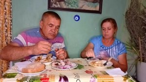 Жизнь в деревне. Бежал два раза упал