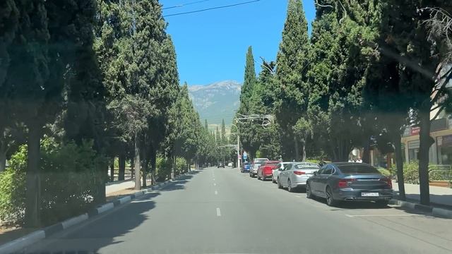 Ялта.Ост.Партизанская по Кирова, К.Маркса, Московской, Киевской до рынка.12.07.25. Крым.Crimea.Yalta смотреть онлайн