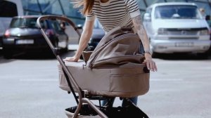 Коляска Carrello Magia 2в1 на прогулке