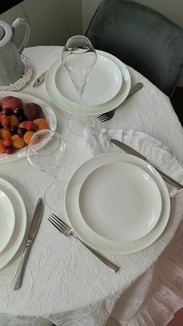 Белая посуда из костяного фарфора