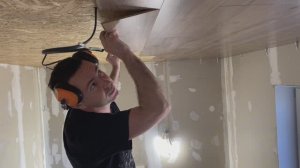 Ламинат на потолке (стенах) - это просто! Пошаговая инструкция☺️