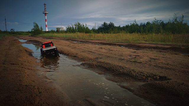 Грузовой RC тяжеловес в движении Crossrc Bison EMO XL 1/8 6x6 смотреть онлайн