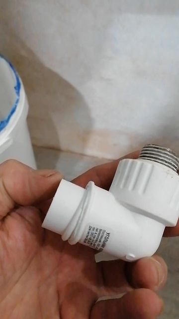 А вот вам сантехник по объявлению, универсальный криворук. смотреть онлайн