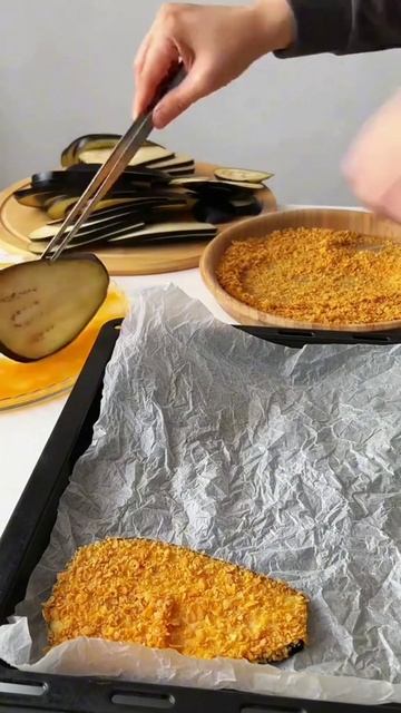 Подпишись чтобы не потерять!! Хрустящие рулеты из баклажанов
*запекать при 180°С