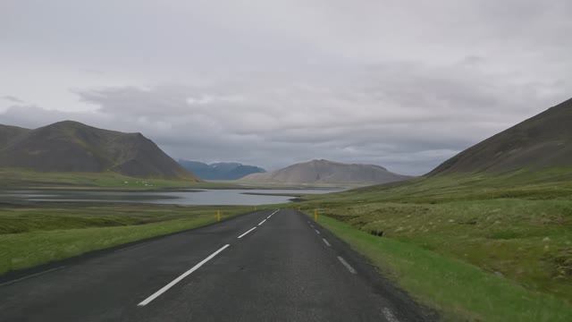 Исландия. Живописная поездка из Стиккисхоульмюра в Арнарстапи в формате 4K смотреть онлайн