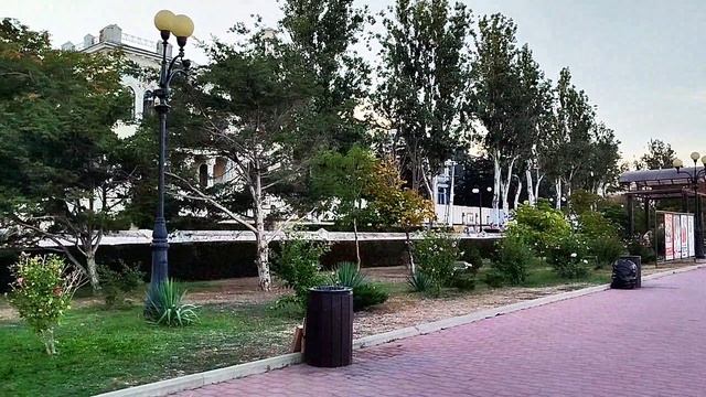 По набережной в Феодосии смотреть онлайн
