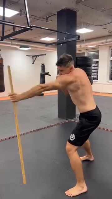 Трюк Усика с монетками уже не в моде. Есть вариант поинтереснее смотреть онлайн