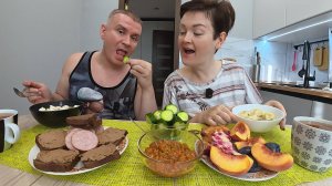 Мукбанг вкусно кушаем, БОЛТАЕМ, строим ПЛАНЫ! Интересный разговор за Семейный обед в России