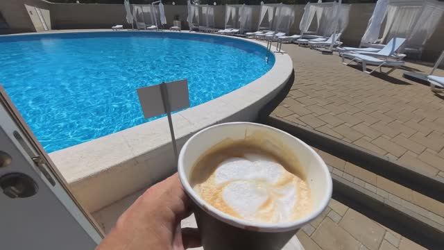 Когда не умеешь делать капучино, но очень хочется смотреть онлайн