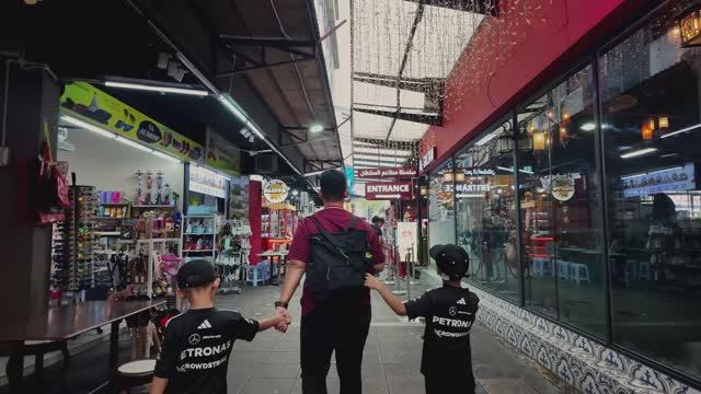 Малайзия. Прогулка по Куала-Лумпуру в формате 4К смотреть онлайн