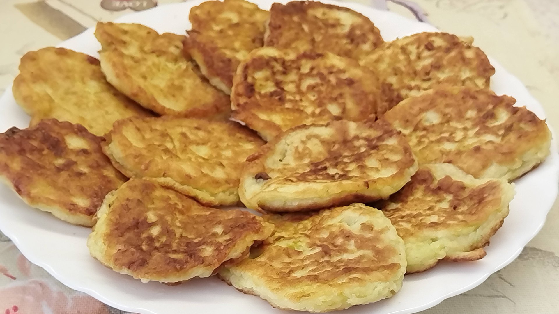 Самый вкусный рецепт оладий из кабачков на сковороде. смотреть онлайн