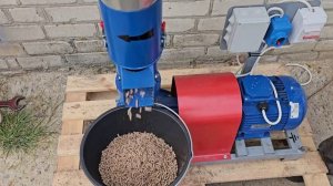 Гранулятор для комбикорма Соловей-1 на 220В. Надежный гранулятор для разного сырья.
