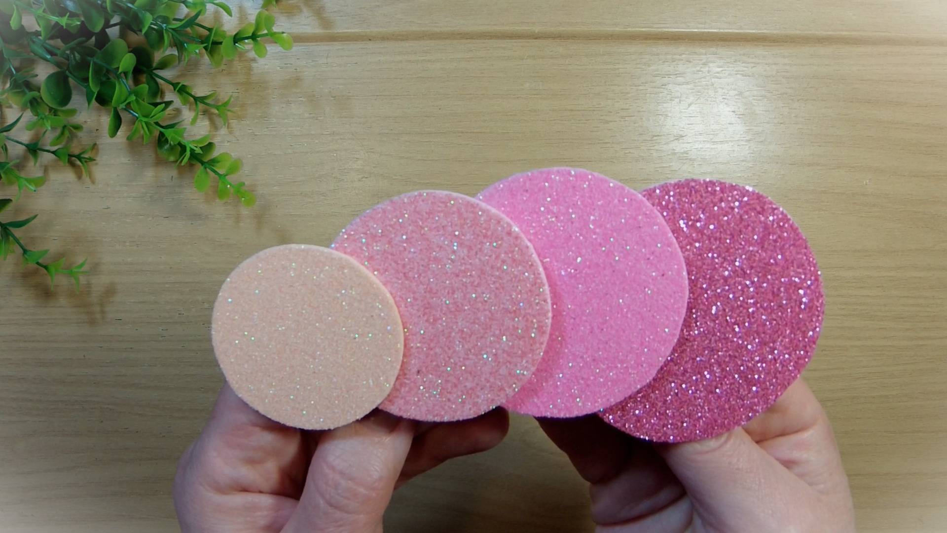 Один способ сборки, но получаются разные идеи цветов из глиттерного фоамирана своими руками смотреть онлайн