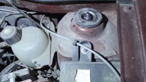 Замена верхней опоры передней стойки Renault Sandero