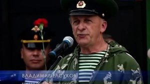 День пограничника в Ельце отметили торжественным построением и шествием по улицам города