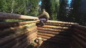 ВЫБРАЛСЯ НА СТРОИТЕЛЬСТВО ИЗБЫ. ВОЗВЁЛ СТЕНЫ ИЗ РУБЛЕННЫХ БРЁВЕН. СОЗДАЮ УЮТ В ТАЙГЕ.