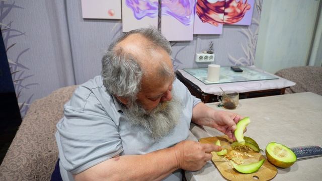 Приехал отец от добрых людей Купил лампочки освещения на кухню Постелил кошкам чистый ковер в домик смотреть онлайн