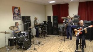 Запоздалая любовь. Исполняет  "ВИА - 70-х" Белоомут