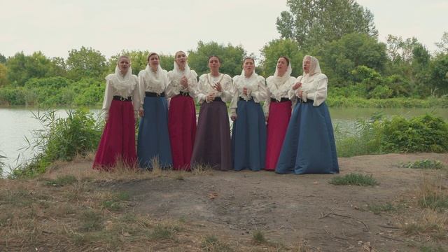 Ансамбль «Васюряночка»: «Ой, чого ж ты почорнило зэлэное полэ» смотреть онлайн