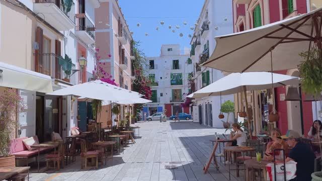 Испания. Пешеходная экскурсия по Ибице в формате 4К смотреть онлайн